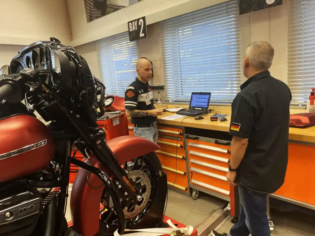 Mikołaj Duh zwycięzca konkursu Technician of the Year 2024 Harley Davidson