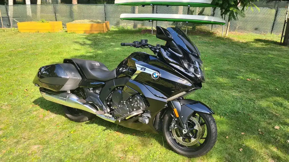 motocykl k 1600 b widziany z boku