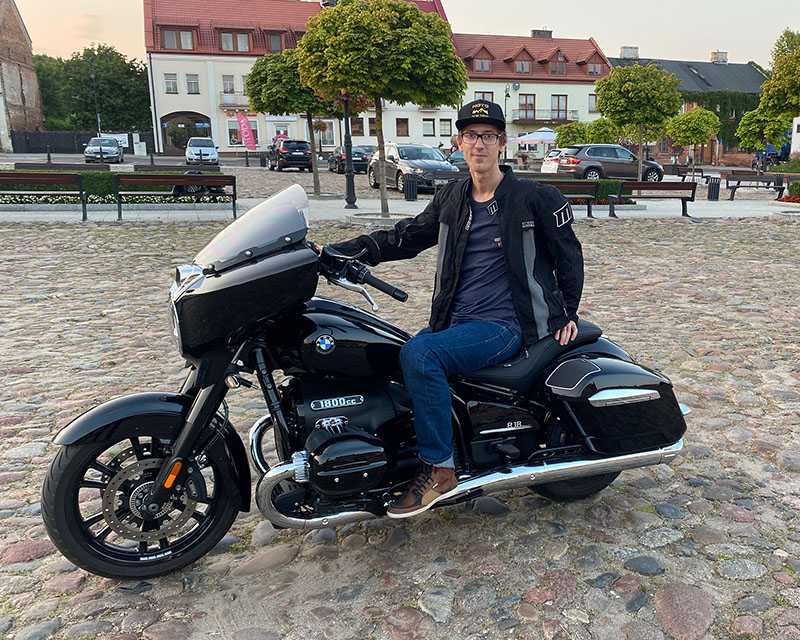 BMW R18 B to motocykl który robi wrażenie