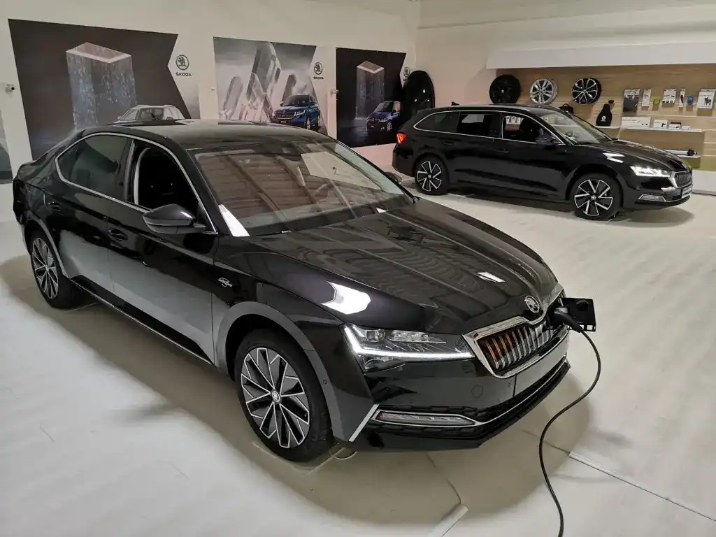 elektryczna skoda podczas ładowania