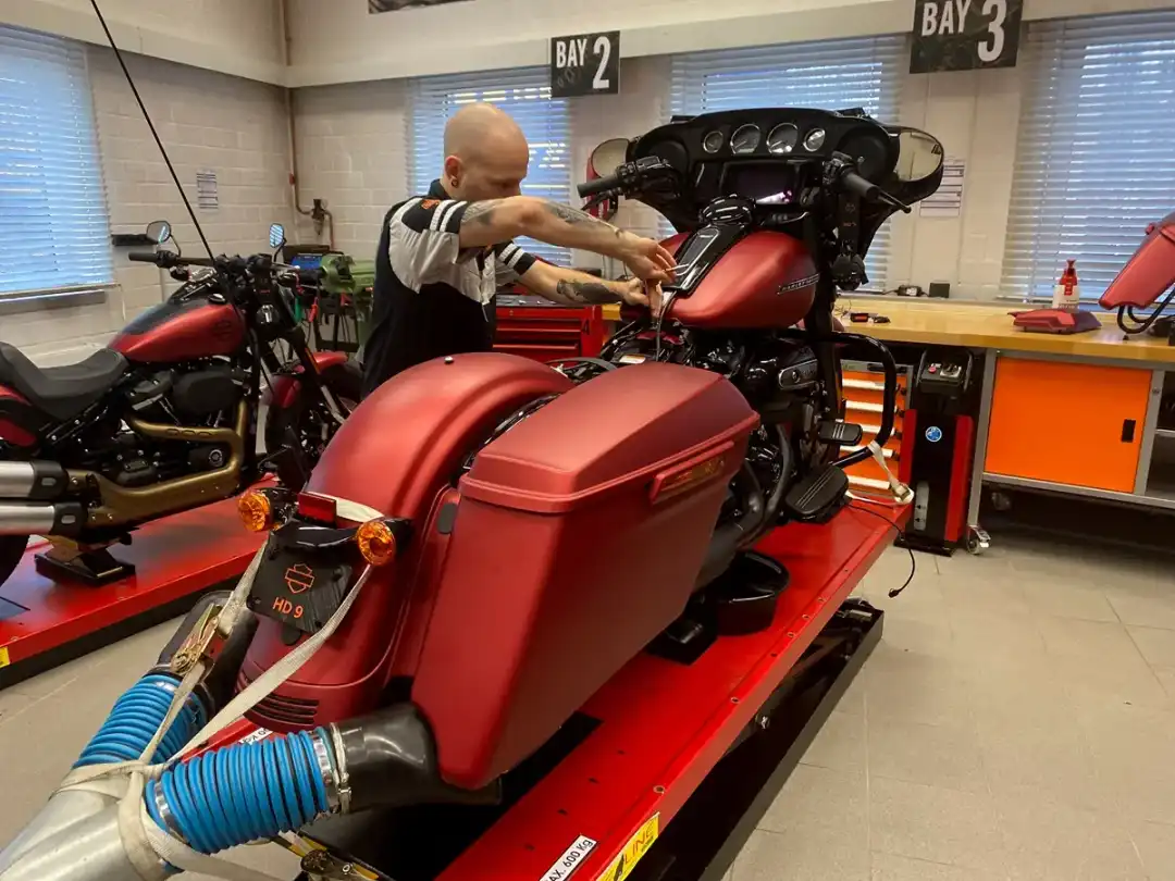 Mikołaj Duh zwycięzca konkursu Technician of the Year 2024 Harley Davidson