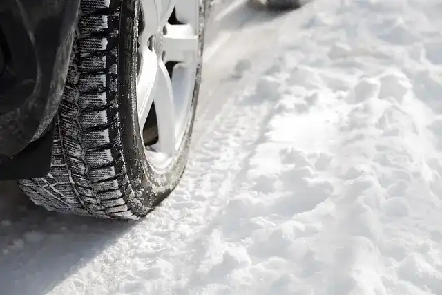 Opony zimowe – klucz do bezpiecznej jazdy w warunkach zimowych.