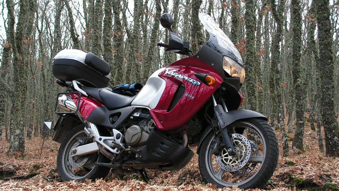 Honda Varadero – jak zmieniał się motocykl na przestrzeni lat i czy ciągle warto w niego zainwestować?