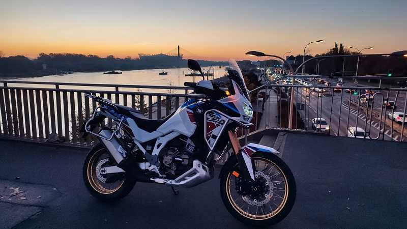 bok motocykla Honda Africa Twin Adventure Sports ES 2022
