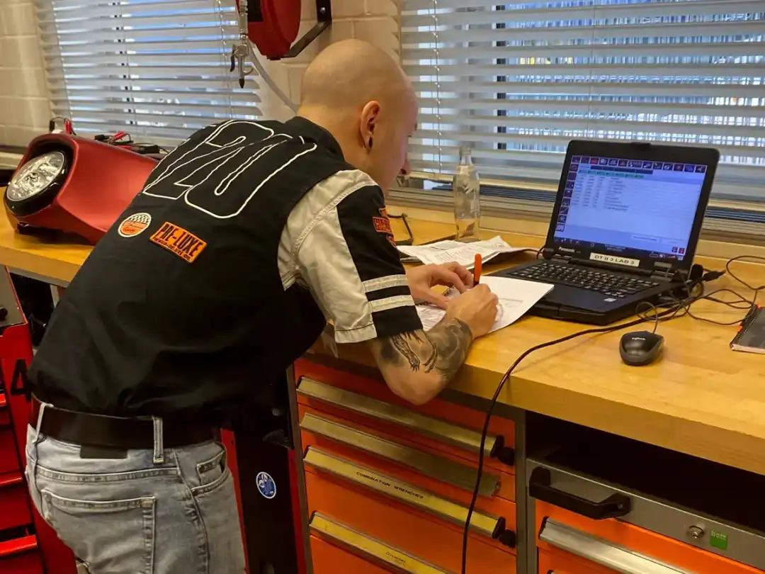 Mikołaj Duh zwycięzca konkursu Technician of the Year 2024 Harley Davidson